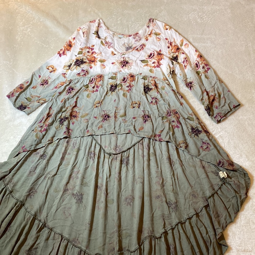 Gimmicks Hi-Lo Ombré Floral Blouse - Large